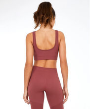 Cargar imagen en el visor de la galería, Model Back: Alto Giro Fitness Haut Top Sem Costura Regata Ag Marrom Mahogany
