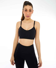 Cargar imagen en el visor de la galería, Model Front: Alto Giro Fitness Haut Top Unique Reverse Preto
