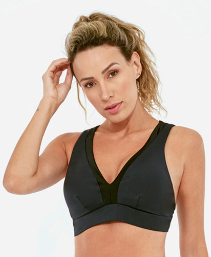Model Front: Alto Giro Fitness Haut Top Up Co2 Com Recortes Atlanta Preto