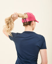 Cargar imagen en el visor de la galería, Beach Tennis Cap Fuchsia UPF50+
