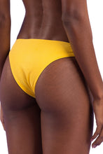 Cargar imagen en el visor de la galería, Bottom Malibu-Yellow Essential
