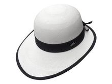 Cargar imagen en el visor de la galería, Model Front: De Punta En Blanco Chapeau Panama Lady Golf White Black
