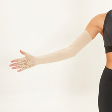 Cargar imagen en el visor de la galería, Extra Long Glove Chocolate UPF50+

