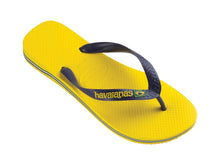 Cargar imagen en el visor de la galería, Model Front: Havaianas Tongs Brasil Logo Citrus Yellow
