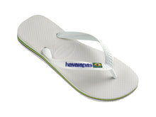Cargar imagen en el visor de la galería, Model Front: Havaianas Tongs Brasil Logo White
