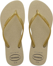 Cargar imagen en el visor de la galería, Model Front: Havaianas Tongs Havaianas Slim Gloss Areia
