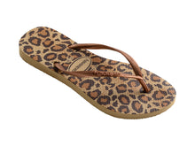 Cargar imagen en el visor de la galería, Model Front: Havaianas Tongs Slim Animals Beige
