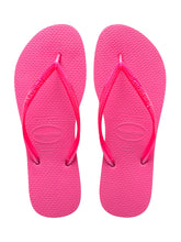 Cargar imagen en el visor de la galería, Model Front: Havaianas Tongs Slim Shocking Pink
