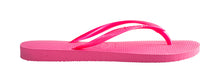 Cargar imagen en el visor de la galería, Model Back: Havaianas Tongs Slim Shocking Pink
