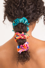 Cargar imagen en el visor de la galería, Love-Trip Scrunchie
