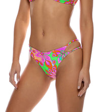Cargar imagen en el visor de la galería, Image 05: Luli Fama Bas Bottom Crossing String Vivi Il Momento
