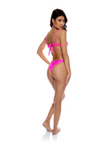 Cargar imagen en el visor de la galería, Model Back: Luli Fama Haut Top Sequins Multi Pink
