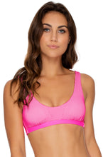Cargar imagen en el visor de la galería, Model Front: Luli Fama Haut Top Tank Barbie Pink Luli Babe

