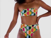 Cargar y reproducir el video en el visor de la galería, Video: Rio De Sol Ensemble Set Garden-City Bandeau-Reto Hotpant-Cos
