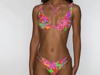 Cargar y reproducir el video en el visor de la galería, Video: Luli Fama Bas Bottom Crossing String Vivi Il Momento
