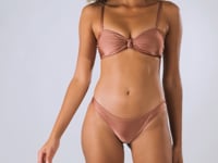 Cargar y reproducir el video en el visor de la galería, Video: Rio De Sol Haut Top Shimmer-Copper Bandeau-Joy
