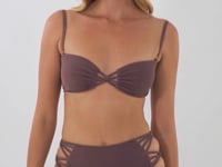 Cargar y reproducir el video en el visor de la galería, Video: Rio De Sol Ensemble Set Malibu-Ebano Bandeau-Iris Highwaist-Spin-Iris
