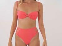 Cargar y reproducir el video en el visor de la galería, Video: Rio De Sol Ensemble Set Malibu-Folia Bandeau-Iris Highwaist-Spin-Iris
