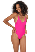 Cargar imagen en el visor de la galería, Model Front: Rio De Sol Une Pièce Amaranto Hype
