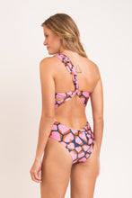 Cargar imagen en el visor de la galería, Model Back: Rio De Sol Une Pièce Amore-Pink Santorini
