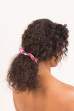 Cargar imagen en el visor de la galería, Model Front: Rio De Sol Chouchou Amore-Pink Scrunchie

