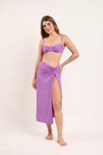 Cargar imagen en el visor de la galería, Model Front: Rio De Sol Jupe De Page Bio-Floreira Long Skirt Knot
