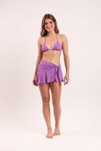 Cargar imagen en el visor de la galería, Model Front: Rio De Sol Jupe De Page Bio-Floreira Mini Skirt
