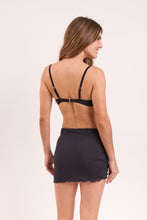 Cargar imagen en el visor de la galería, Model Back: Rio De Sol Jupe De Page Black Mini Skirt Ruched
