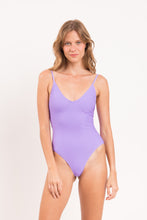 Cargar imagen en el visor de la galería, Model Front: Rio De Sol Une Pièce Bora-Lavanda Hype
