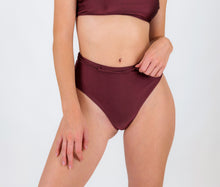 Cargar imagen en el visor de la galería, Gallery: Rio De Sol Bas Bottom Barolo Hotpants
