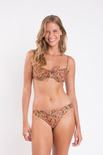 Cargar imagen en el visor de la galería, Model Front: Rio De Sol Bas Bottom Bouquet Essential-Comfy
