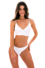 Cargar imagen en el visor de la galería, Model Front: Rio De Sol Bas Bottom Cotele-Branco Comfy
