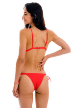 Cargar imagen en el visor de la galería, Model Back: Rio De Sol Bas Bottom Cotele-Tomate Rio
