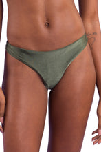 Cargar imagen en el visor de la galería, Gallery: Rio De Sol Bas Bottom Croco Essential
