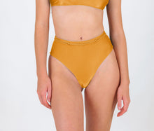 Cargar imagen en el visor de la galería, Gallery: Rio De Sol Bas Bottom Damasco Hotpants
