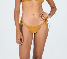 Cargar imagen en el visor de la galería, Model Front: Rio De Sol Bas Bottom Damasco Ibiza-Comfy
