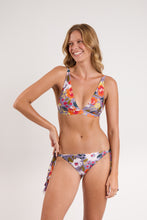Cargar imagen en el visor de la galería, Model Front: Rio De Sol Bas Bottom Garden-Flower Gisele

