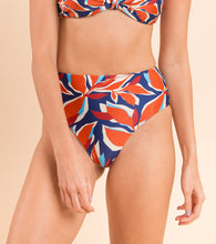 Cargar imagen en el visor de la galería, Image 10: Rio De Sol Bas Bottom Leaves Hotpants
