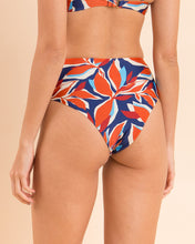 Cargar imagen en el visor de la galería, Image 11: Rio De Sol Bas Bottom Leaves Hotpants

