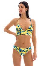 Cargar imagen en el visor de la galería, Model Front: Rio De Sol Bas Bottom Lemon Flower Cos Comfort
