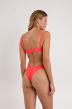 Cargar imagen en el visor de la galería, Model Back: Rio De Sol Bas Bottom Malibu-Folia Cali
