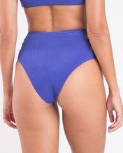 Cargar imagen en el visor de la galería, Image 05: Rio De Sol Bas Bottom Malibu-Indigo Highwaist-Spin
