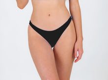 Cargar imagen en el visor de la galería, Model Front: Rio De Sol Bas Bottom Nero Essential-Comfy
