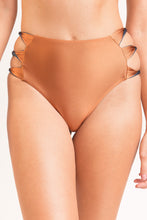 Cargar imagen en el visor de la galería, Gallery: Rio De Sol Bas Bottom Nocciola High-Waist-Spin
