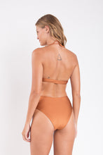 Cargar imagen en el visor de la galería, Model Back: Rio De Sol Bas Bottom Nocciola Hotpants

