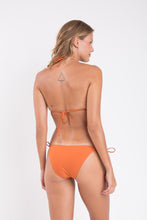 Cargar imagen en el visor de la galería, Model Back: Rio De Sol Bas Bottom Ocre Ibiza-Comfy
