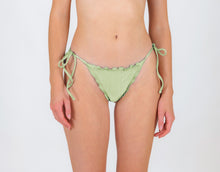 Cargar imagen en el visor de la galería, Model Front: Rio De Sol Bas Bottom Oliva Frufru-Comfy
