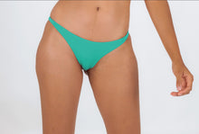Cargar imagen en el visor de la galería, Model Front: Rio De Sol Bas Bottom Opal Leblon-Fio
