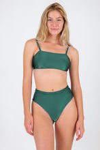 Cargar imagen en el visor de la galería, Model Front: Rio De Sol Bas Bottom Palace Hotpants

