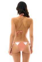 Cargar imagen en el visor de la galería, Model Back: Rio De Sol Bas Bottom Rose Recorte Tri
